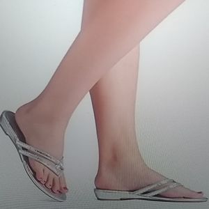 🆕Dream Pairs silver flip-flops